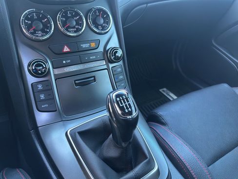 Used 2016 Hyundai Genesis Coupe 3.8 image 20