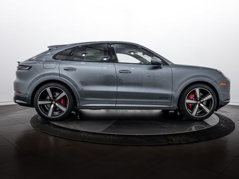 Used 2026 Porsche Cayenne GTS AWD/4WD image 8