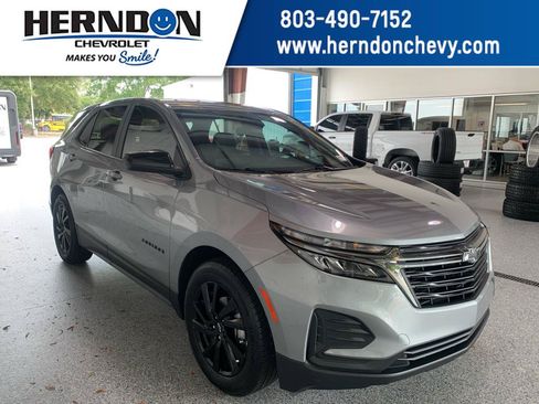 Used 2023 Chevrolet Equinox LS w/ LS Convenience Package FWD image 1
