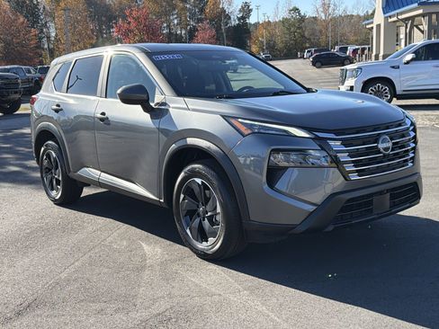 Used 2024 Nissan Rogue SV image 29