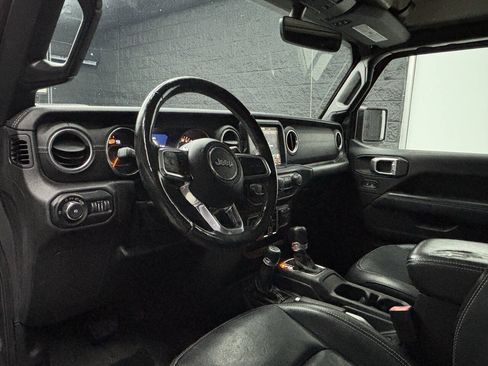 Used 2019 Jeep Wrangler Unlimited Sahara AWD/4WD image 18