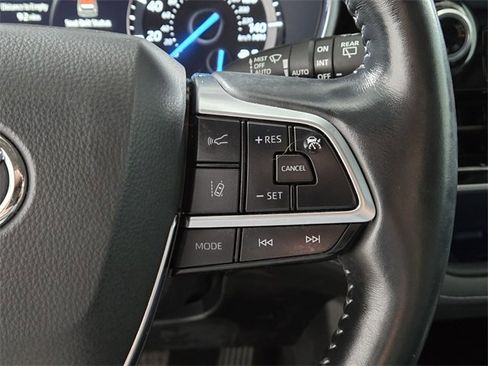 Used 2021 Toyota Highlander Platinum image 32