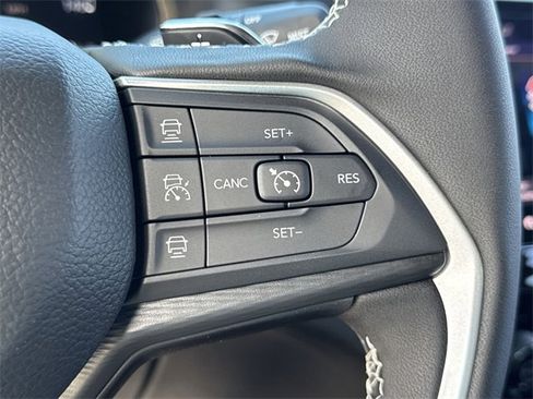 New 2025 Jeep Grand Cherokee L Altitude image 25