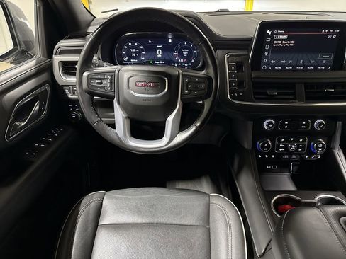 Used 2022 GMC Yukon XL SLT w/ SLT Luxury Package AWD/4WD image 11
