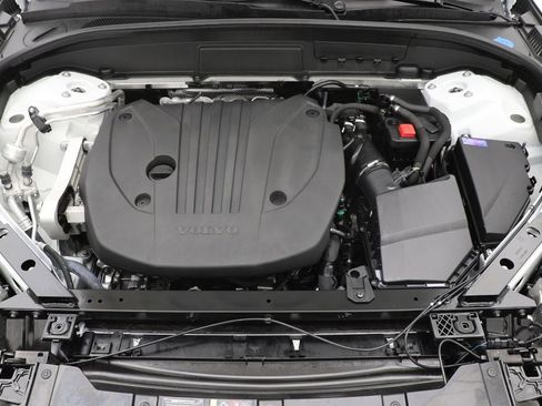 Used 2025 Volvo XC60 B5 Core image 29