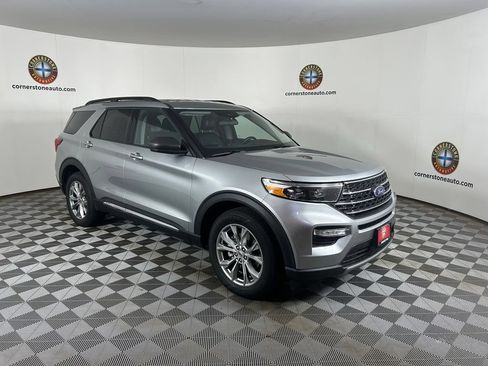 Used 2023 Ford Explorer XLT w/ Equipment Group 202A AWD/4WD image 15