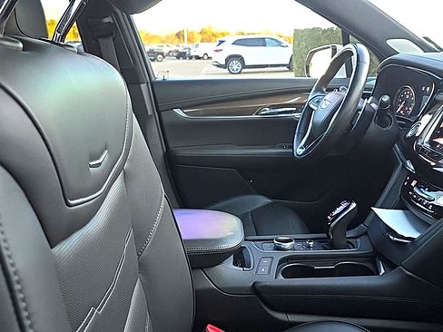 Used 2022 Cadillac XT6 Sport w/ Platinum Package image 7