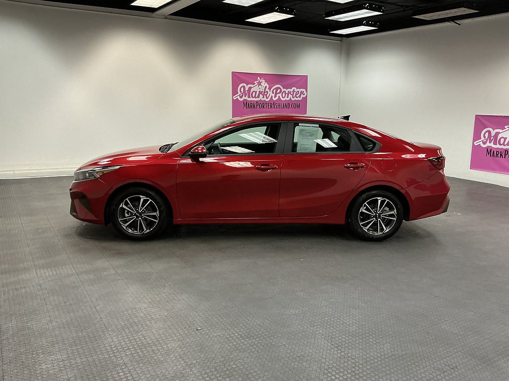 Used 2024 Kia Forte LXS w/ LXS Technology Package FWD image 2