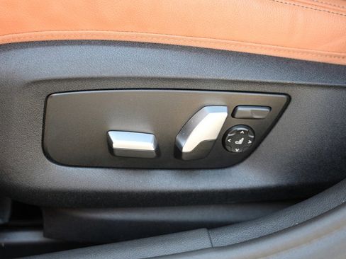 Used 2022 BMW 540i xDrive w/ M Sport Package image 18