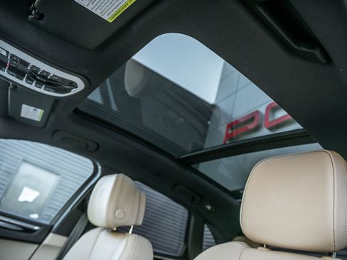Certified 2026 Porsche Macan AWD/4WD image 14
