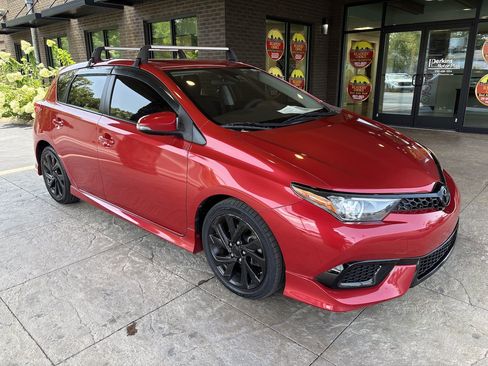Used 2017 Toyota Corolla iM w/ All-Weather Mat Package FWD image 4