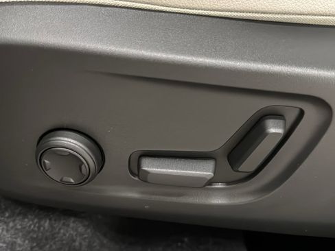 New 2026 Volvo XC40 B4 Plus w/ Climate Package image 24