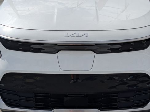 Certified 2023 Kia Niro Wind w/ Wind Preserve Package FWD image 9
