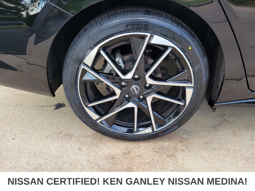 Certified 2025 Nissan Sentra SR FWD image 21