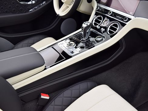 Used 2021 Bentley Continental GT image 29
