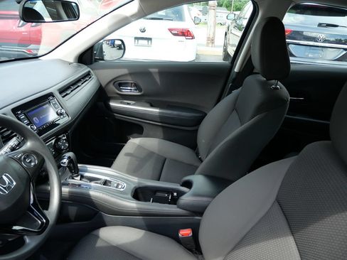 Used 2019 Honda HR-V LX image 12