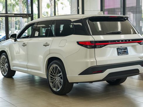 New 2026 Lexus TX 550h AWD Plug-In Hybrid image 4