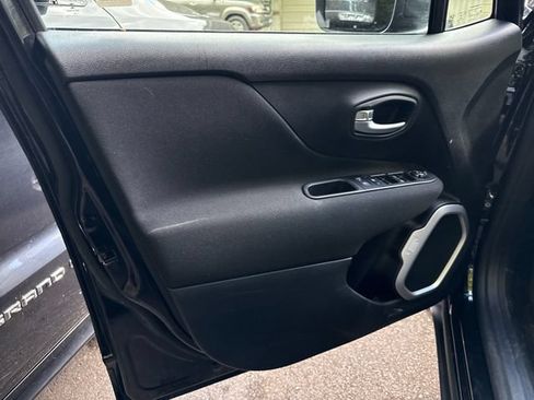 Used 2019 Jeep Renegade Sport w/ Sport Appearance Group FWD image 15
