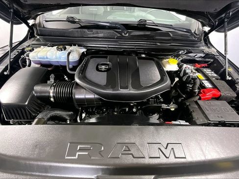 Used 2025 RAM 1500 Laramie AWD/4WD image 9