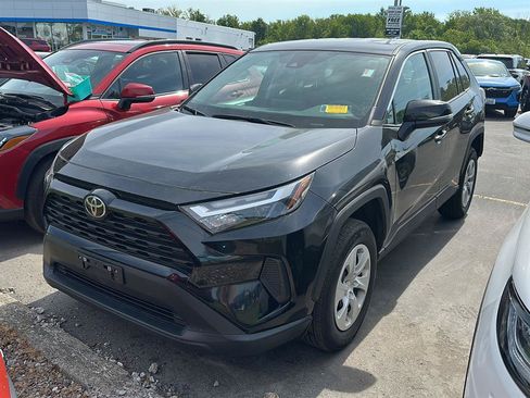 Used 2024 Toyota RAV4 LE AWD/4WD image 5