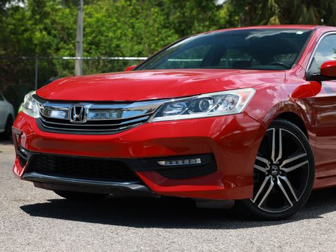 Used 2017 Honda Accord Sport image 27