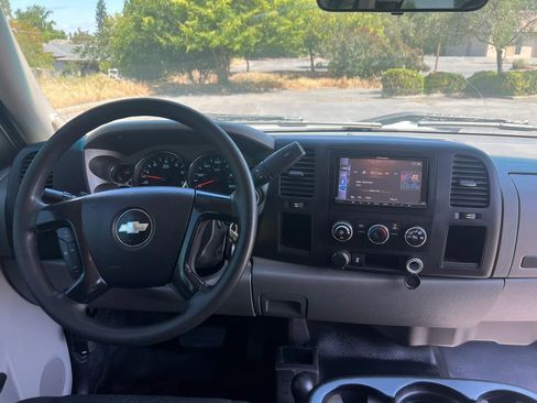 Used 2013 Chevrolet Silverado 2500 W/T AWD/4WD image 16
