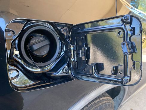 Used 2018 Nissan Rogue S FWD image 26