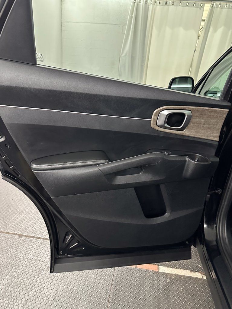 Used 2022 Kia Sorento S w/ Panoramic Sunroof Package AWD/4WD image 25