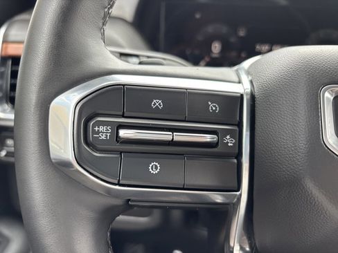 Used 2025 GMC Yukon XL Denali AWD/4WD image 32