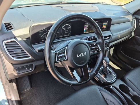 Used 2024 Kia Seltos EX FWD image 10