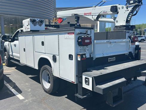 Used 2025 Ford F550 4x4 SuperCab Super Duty image 3