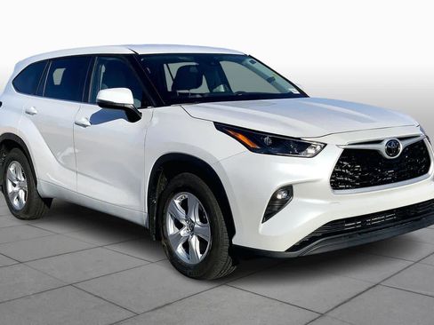 Certified 2025 Toyota Highlander LE image 3