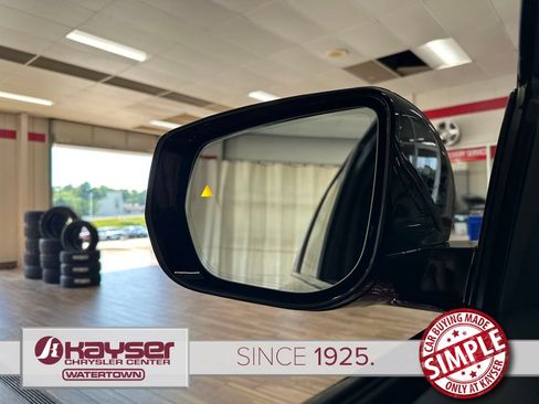 Used 2025 Jeep Grand Cherokee Summit AWD/4WD image 9