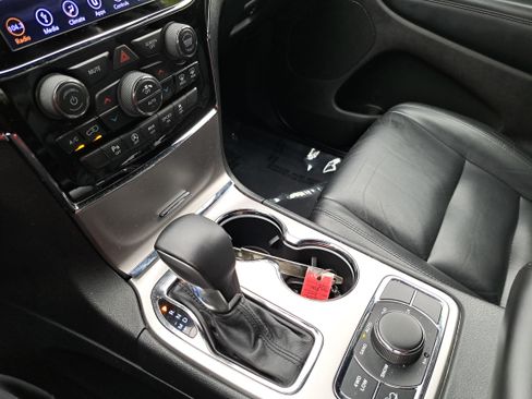Used 2019 Jeep Grand Cherokee Limited AWD/4WD image 24