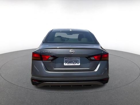 Used 2025 Nissan Altima 2.5 SV FWD image 12