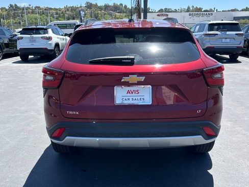 Used 2025 Chevrolet Trax LT w/ LT Convenience Package FWD image 11