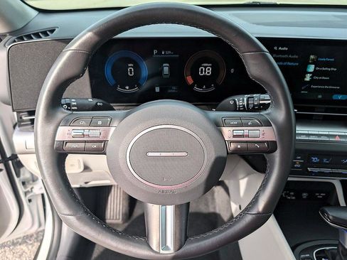 Used 2025 Hyundai Kona SEL image 18