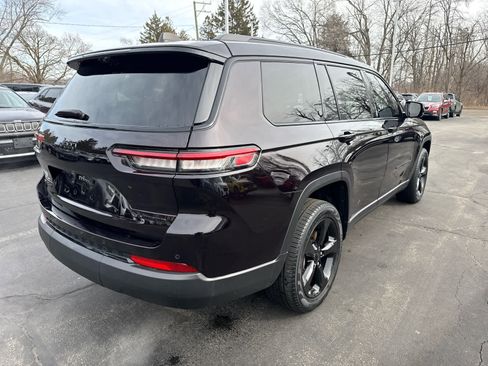 Used 2023 Jeep Grand Cherokee L Limited w/ Luxury Tech Group II image 3