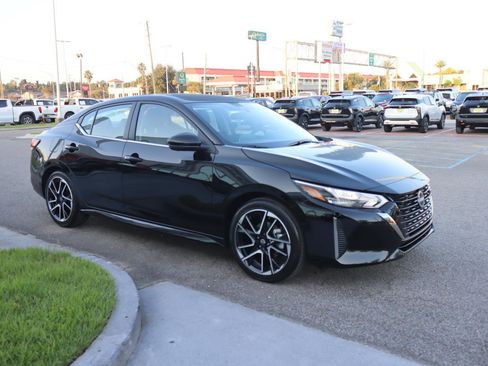 Used 2025 Nissan Sentra SR w/ SR Premium Package image 12