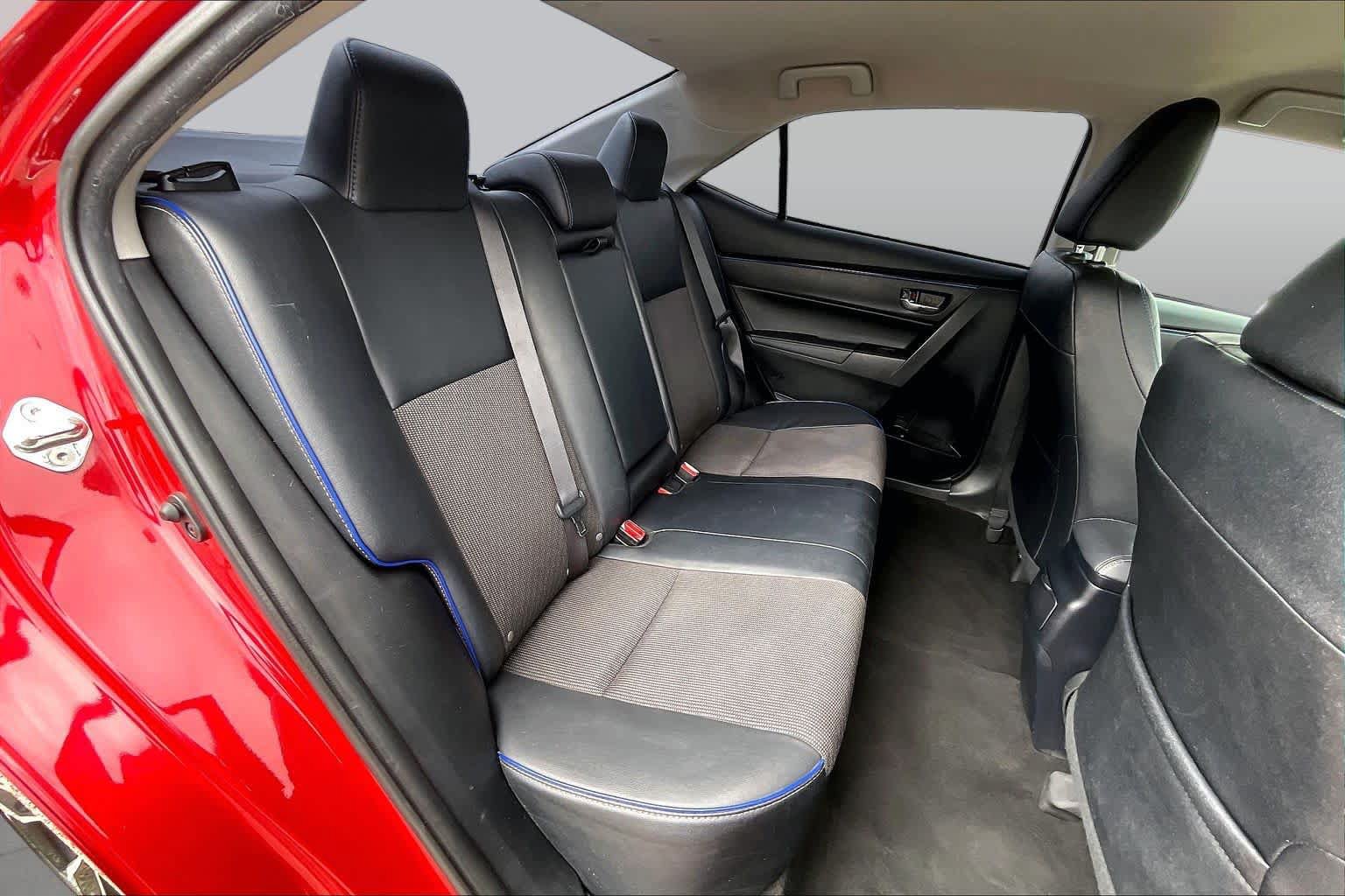 Used 2017 Toyota Corolla SE w/ Carpet Mat Package (TMS) FWD image 18