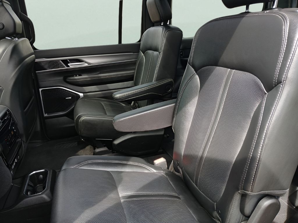 Used 2023 Jeep Wagoneer Series II AWD/4WD image 25