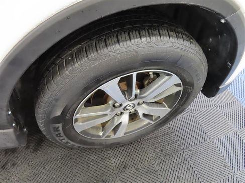 Used 2018 Toyota RAV4 XLE AWD/4WD image 9