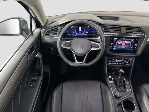 Certified 2022 Volkswagen Tiguan SE image 21