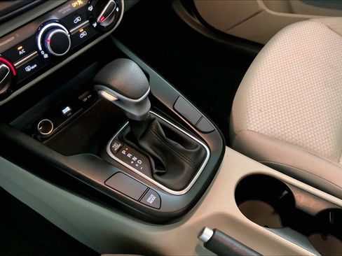 Certified 2025 Kia Soul LX w/ LX Technology Package FWD image 17