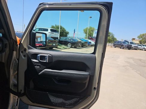 Used 2022 Jeep Wrangler Unlimited Sahara w/ Cold Weather Group AWD/4WD image 23