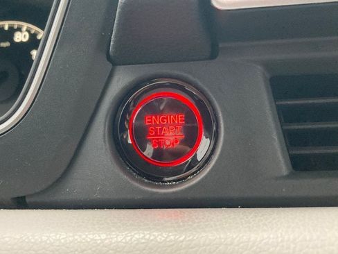Used 2025 Honda Pilot Touring image 21