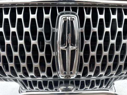 Used 2020 Lincoln Nautilus Reserve w/ Equipment Group 201A image 12