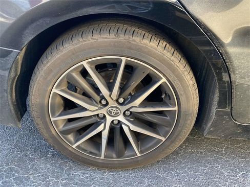 Used 2022 Toyota Camry SE image 10