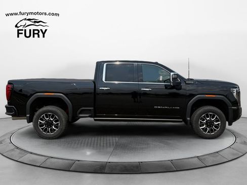 Used 2024 GMC Sierra 3500 Denali Ultimate AWD/4WD image 2