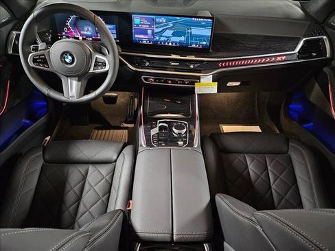 Used 2027 BMW X7 xDrive40i w/ M Sport Package AWD/4WD image 15